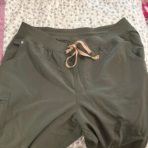 NWT FIGS Scrub Pant in Moss